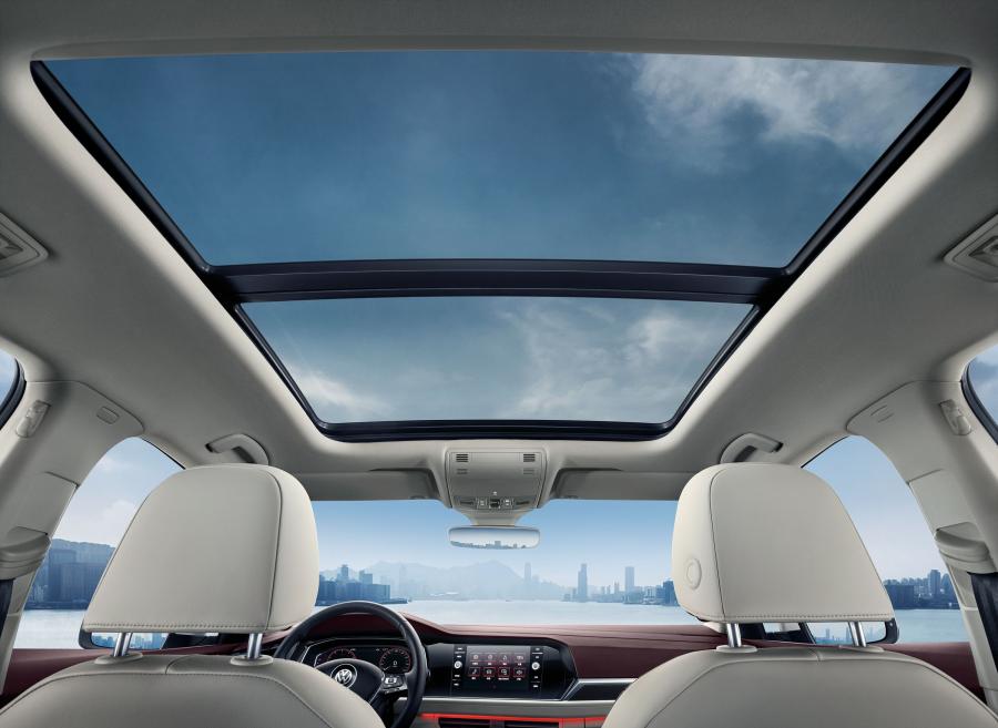 Интерьер Volkswagen Sagitar 280 TSI 2019 года  (фото 4 из 26)